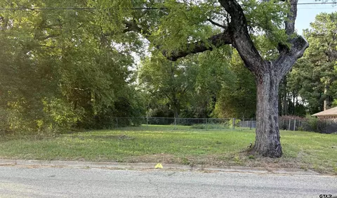 533 Edmonson St, Athens, TX 75751