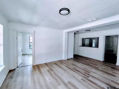 Living - 211 Watkins, Longview, TX 75604 photo 2 of 3