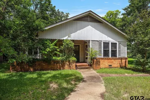403 N 6th St, Crockett, TX 75835