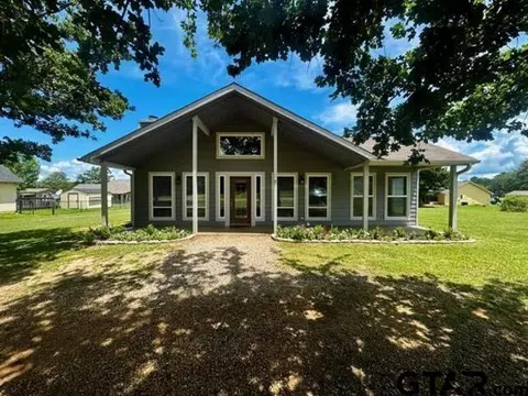 411 Cimarron Trl, Holly Lake Ranch, TX 75765