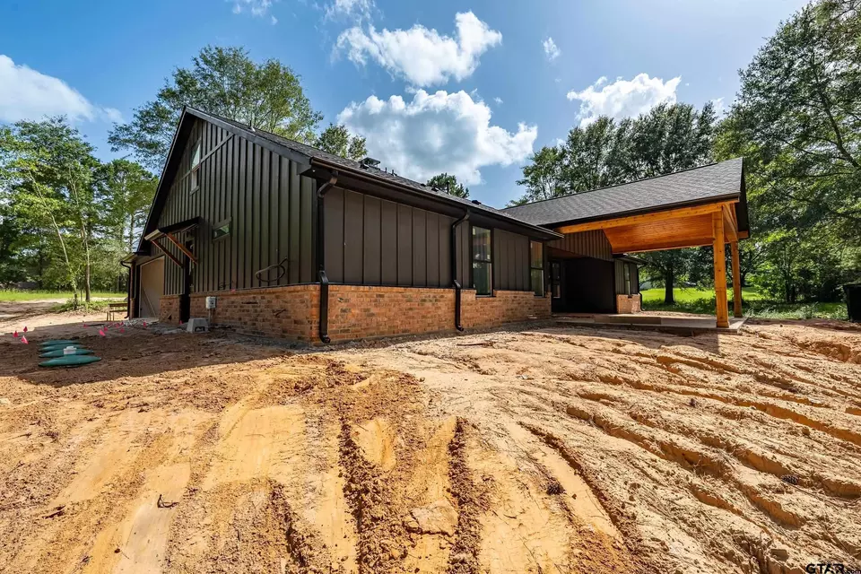 Exterior - 5055 County Road 3802, Bullard, TX 75757 photo 3 of 4