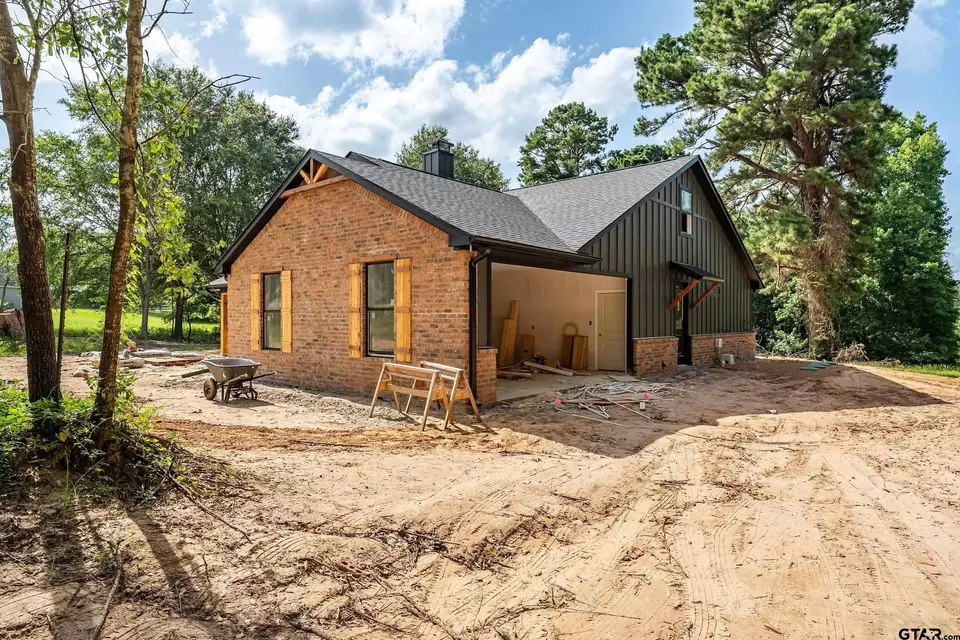 Exterior - 5055 County Road 3802, Bullard, TX 75757 photo 2 of 4
