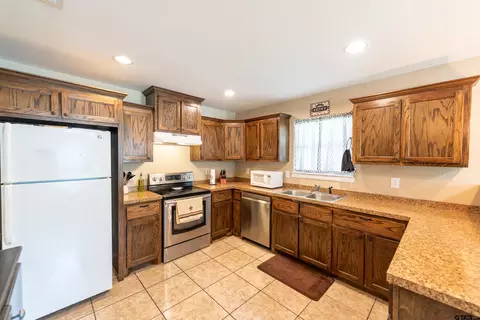 Kitchen - 1107 E 8th, Mount Pleasant, TX 75455 photo 2 of 2