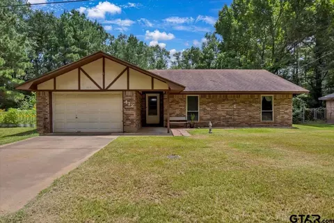 412 Peach Tree Dr, Palestine, TX 75803