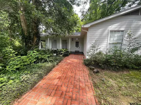 1106 E Redbud, Crockett, TX 75835