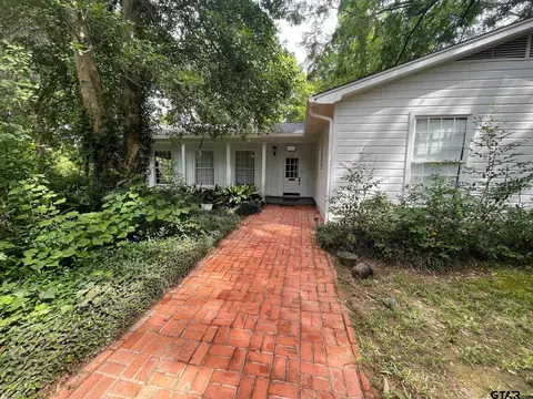 1106 E Redbud, Crockett, TX 75835