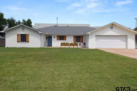 7408 Hollyoak Dr, Tyler, TX 75703