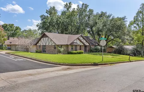 802 Carriage Dr, Tyler, TX 75703