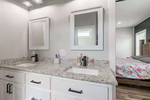 Bath - 110 E Post Oak, Frankston, TX 75763 photo 3 of 3
