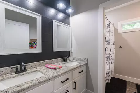 Bath - 110 E Post Oak, Frankston, TX 75763 photo 1 of 3