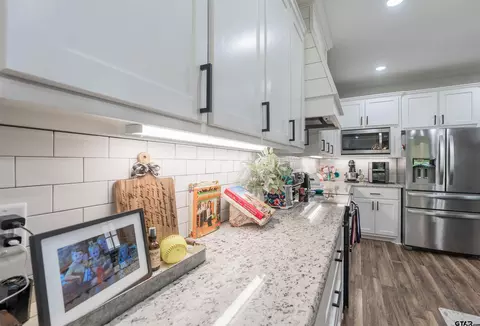 Kitchen - 110 E Post Oak, Frankston, TX 75763 photo 3 of 6
