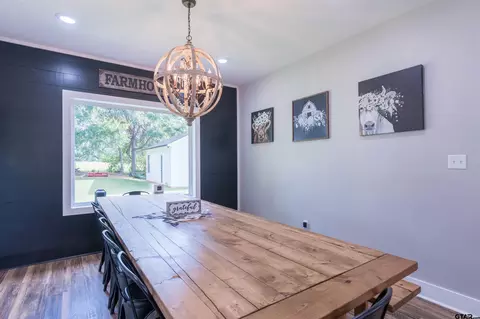 Dining - 110 E Post Oak, Frankston, TX 75763 photo 1 of 2