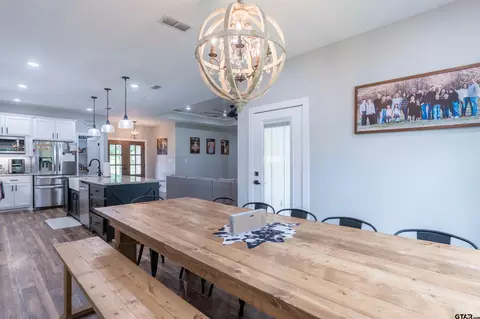 Dining - 110 E Post Oak, Frankston, TX 75763 photo 2 of 2