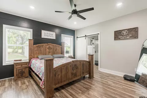 Bedroom - 110 E Post Oak, Frankston, TX 75763 photo 6 of 7
