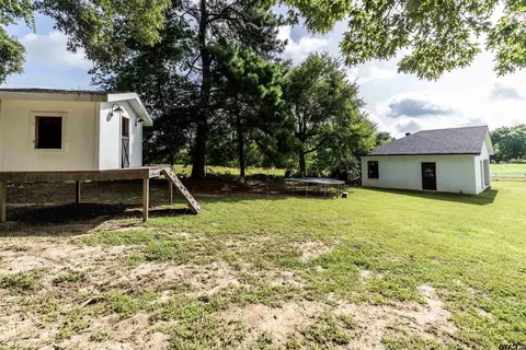 Exterior - 110 E Post Oak, Frankston, TX 75763 photo 11 of 12
