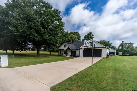 Exterior - 110 E Post Oak, Frankston, TX 75763 photo 2 of 12