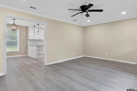 Living - 415 Maple Dr, Terrell, TX 75160 photo 4 of 5