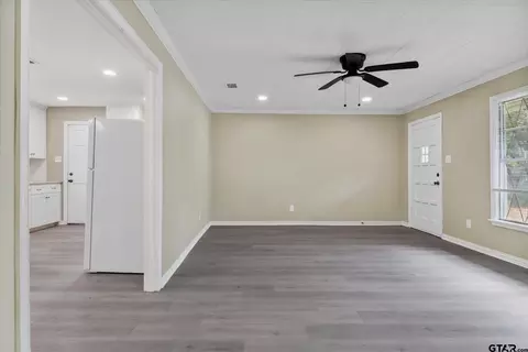 Living - 415 Maple Dr, Terrell, TX 75160 photo 3 of 5