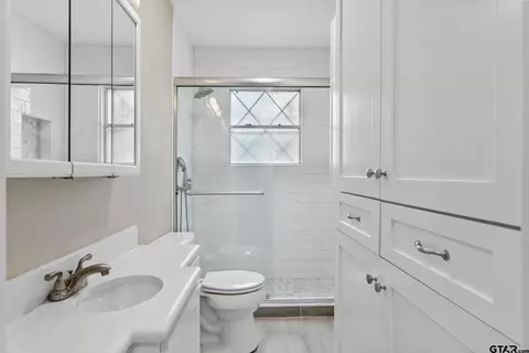 Bath - 415 Maple Dr, Terrell, TX 75160 photo 1 of 1