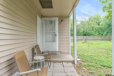 Exterior - 415 Maple Dr, Terrell, TX 75160 photo 3 of 4