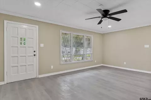 Living - 415 Maple Dr, Terrell, TX 75160 photo 2 of 5