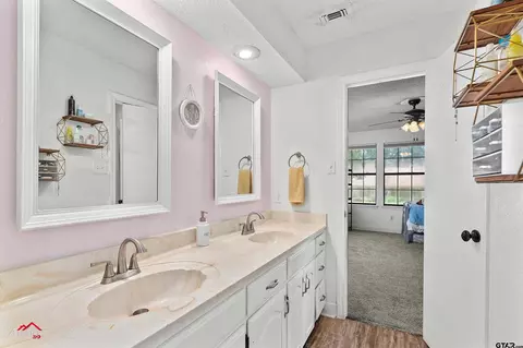 Bath - 914 Regency Dr, Longview, TX 75604 photo 4 of 5