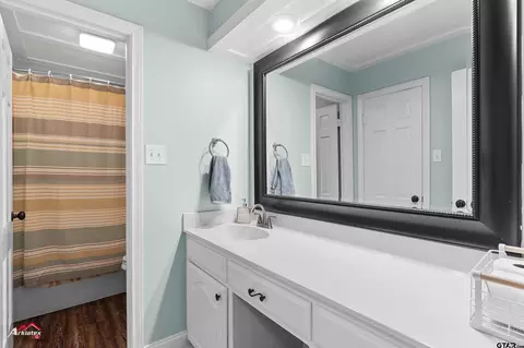 Bath - 914 Regency Dr, Longview, TX 75604 photo 1 of 5