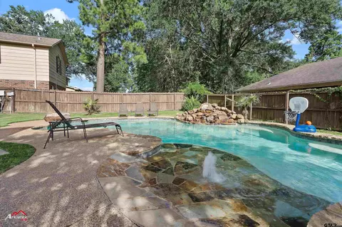 Exterior - 914 Regency Dr, Longview, TX 75604 photo 7 of 8