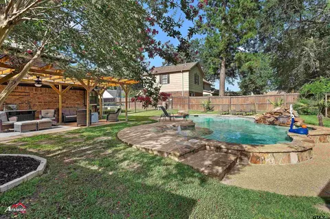 Exterior - 914 Regency Dr, Longview, TX 75604 photo 5 of 8