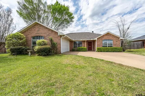 207 Willow Rd, Bullard, TX 75757