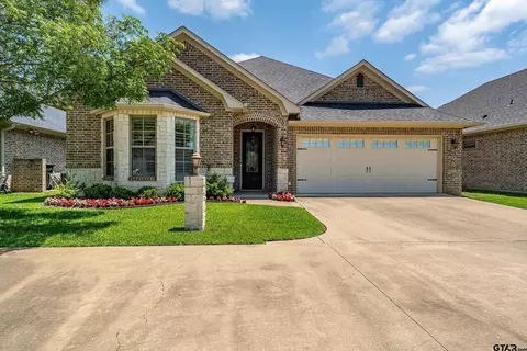 5524 Hollytree Dr, Tyler, TX 75703