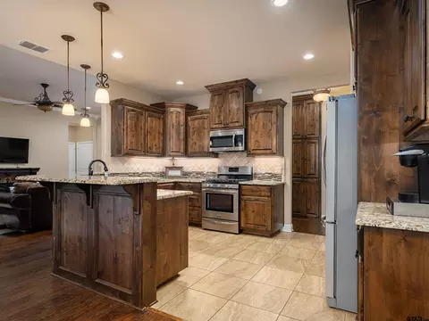 Kitchen - 5934 Havens Trl, Tyler, TX 75707 photo 1 of 4