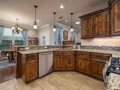 Kitchen - 5934 Havens Trl, Tyler, TX 75707 photo 2 of 4