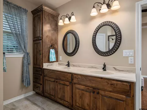 Bath - 5934 Havens Trl, Tyler, TX 75707 photo 1 of 3