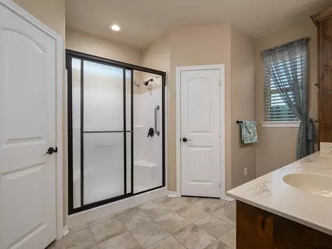 Bath - 5934 Havens Trl, Tyler, TX 75707 photo 2 of 3