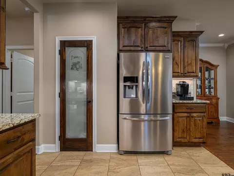 Kitchen - 5934 Havens Trl, Tyler, TX 75707 photo 4 of 4