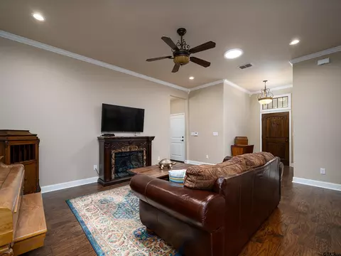 Living - 5934 Havens Trl, Tyler, TX 75707 photo 2 of 2