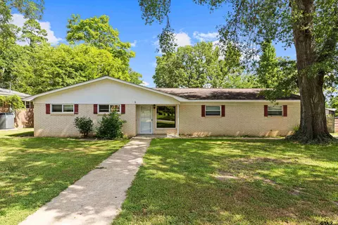 105 Pruitt St, Henderson, TX 75652