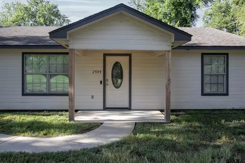2909 W Gay Ave, Gladewater, TX 75647
