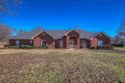302 Briarwood Ln, Sulphur Springs, TX 75482