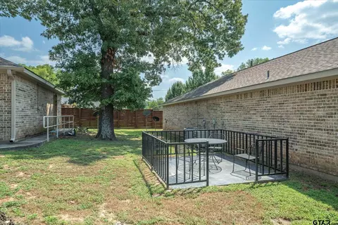 202 Chestnut Dr, Van, TX 75790 photo 7