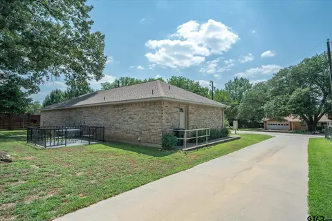202 Chestnut Dr, Van, TX 75790 photo 6