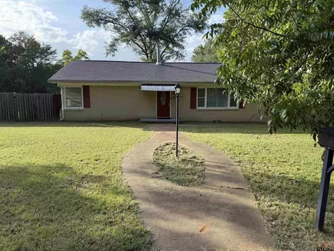 18 Sandy Ln, Palestine, TX 75801