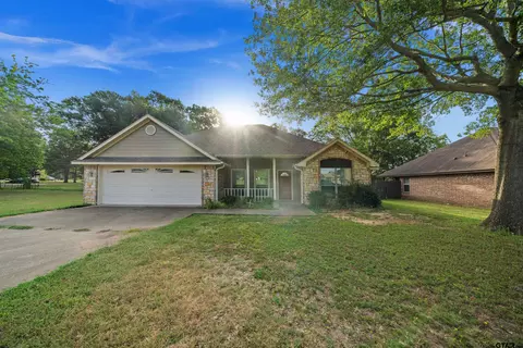 601 Penny Ln, Lindale, TX 75771