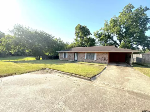 102 Holly Park St, Mount Vernon, TX 75457