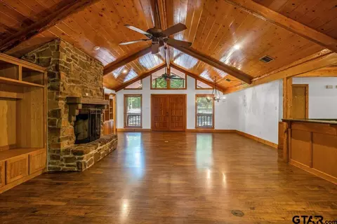 2040 Valleywood Trl, Holly Lake Ranch, TX 75765