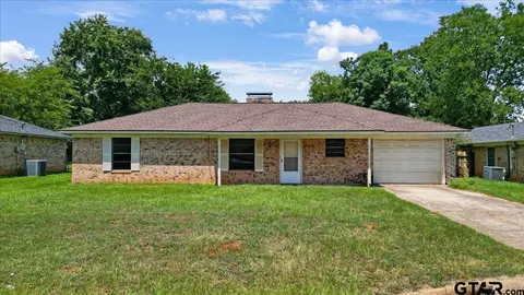1103 Russell Dr, Whitehouse, TX 75791