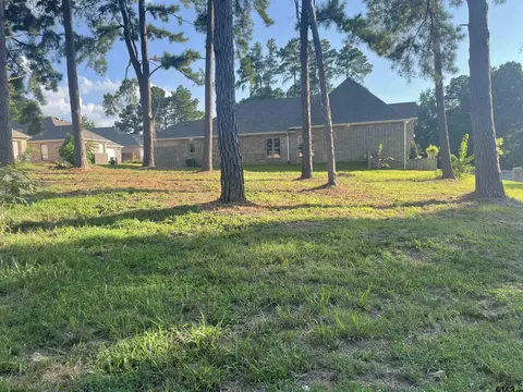 1137 Gardenwood Dr, Tyler, TX 75703