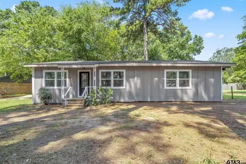 4052 Lakeshore Dr, Lone Star, TX 75668