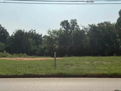 5370 Hollytree Dr, Tyler, TX 75703